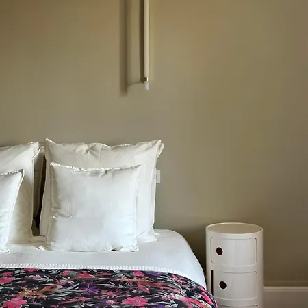 Chateau De Moulede Penzion Linars