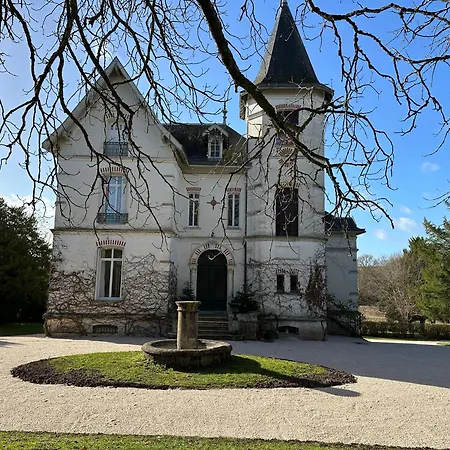 Pensión Chateau De Moulede