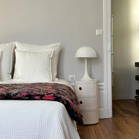 Chateau De Moulede Linars