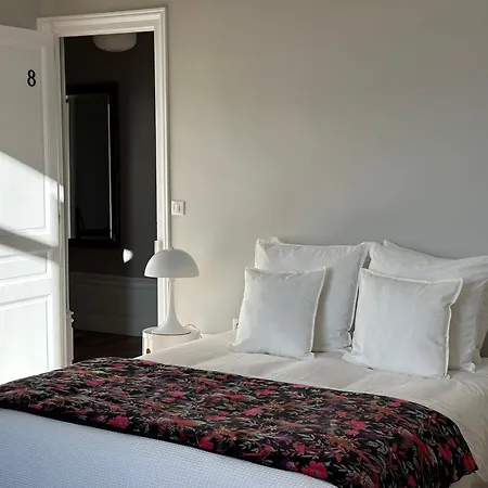 Chateau De Moulede 3*