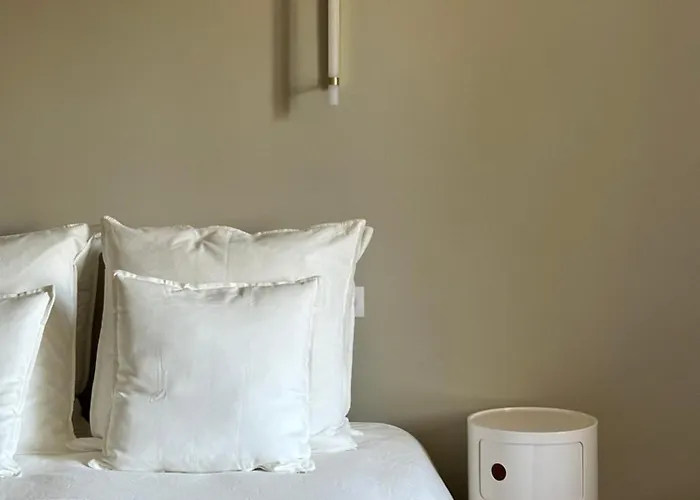 Chateau De Moulede Guest house Linars