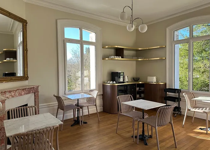 Guest house Chateau De Moulede 3*