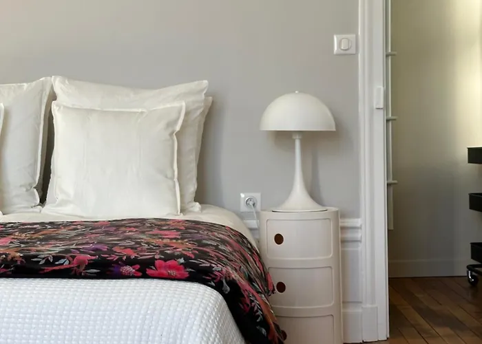 Chateau De Moulede Linars