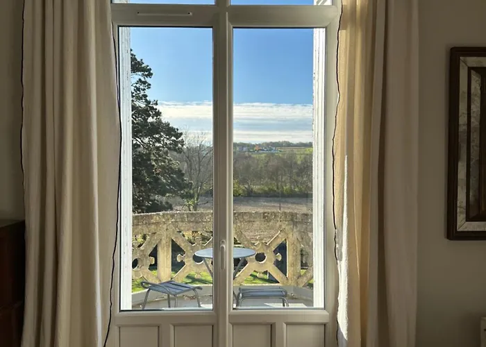 Chateau De Moulede Guest house Linars