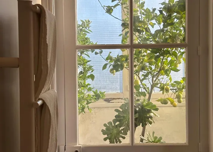 Guest house Chateau De Moulede 3*